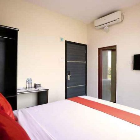 Blitz Hotel Batam Near Sultan Mahmud Ri'Ayat Shah Sekupang Ngoại thất bức ảnh