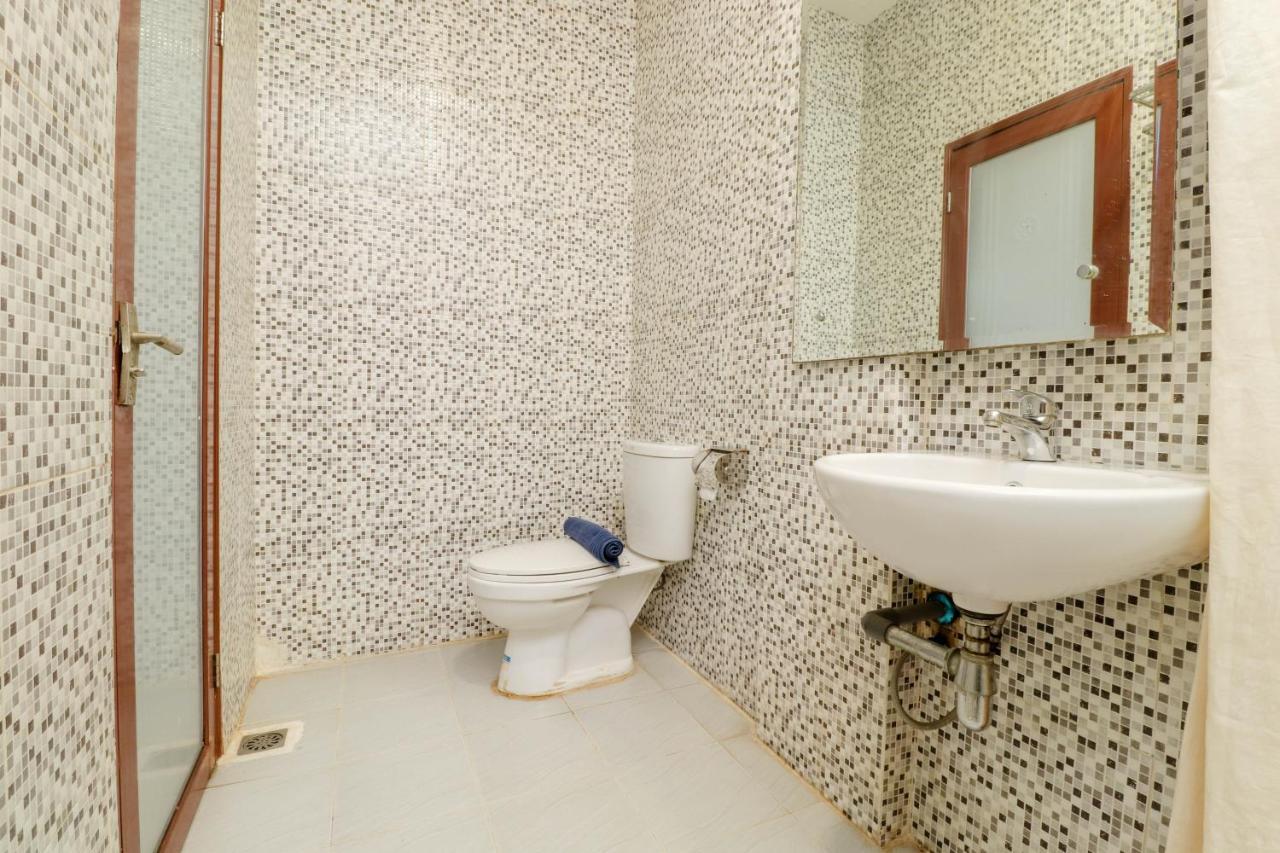 Blitz Hotel Batam Near Sultan Mahmud Ri'Ayat Shah Sekupang Ngoại thất bức ảnh