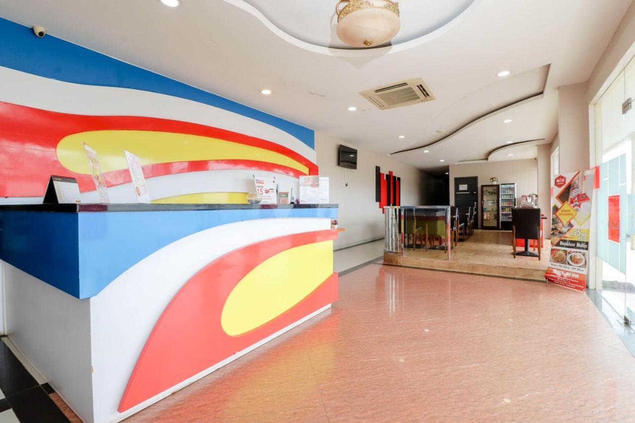 Blitz Hotel Batam Near Sultan Mahmud Ri'Ayat Shah Sekupang Ngoại thất bức ảnh